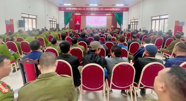 Các thành viên của 36 tổ công tác chuyên trách thực hiện Kế hoạch số 375 của xã Gia Lâm