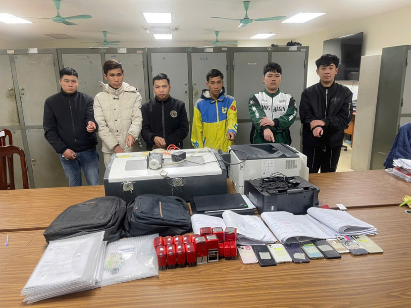 Các đối tượng và tang vật vụ án Các đối tượng và tang vật vụ án