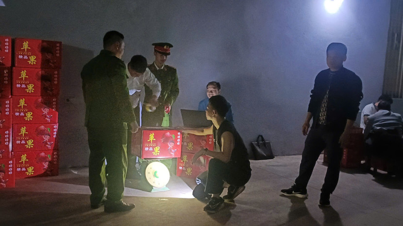 Cơ quan Công an khám xét điểm tập kết pháo