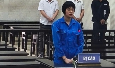 Bị cáo Dung bị tuyên mức án 15 năm tù Bị cáo Dung bị tuyên mức án 15 năm tù