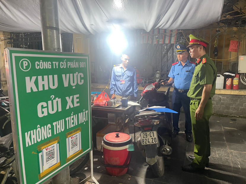 Lực lượng liên ngành kiểm tra điểm trông giữ phương tiện, tối 5-5 Lực lượng liên ngành kiểm tra điểm trông giữ phương tiện, tối 5-5