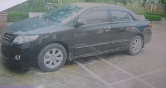 Xin đi nhờ không được, vung đoản kiếm chém xe ô tô ảnh 3