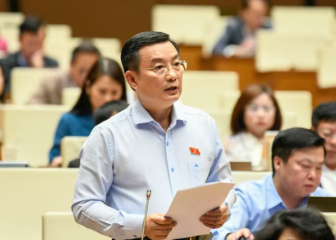 Đại biểu Phạm Trọng Nhân (đoàn TP.HCM) tham gia thảo luận Đại biểu Phạm Trọng Nhân (đoàn TP.HCM) tham gia thảo luận