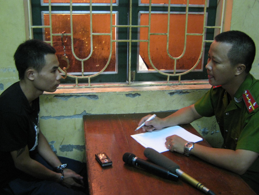 CAQ Đống Đa lấy lời khai của Toàn CAQ Đống Đa lấy lời khai của Toàn