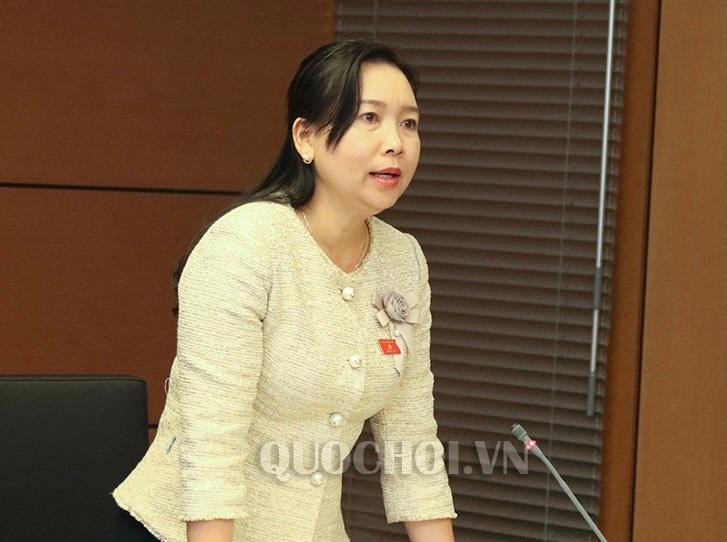 Đại biểu Lý Tiết Hạnh (đoàn Bình Định) phát biểu