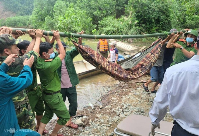 Trong số 17 công nhân thủy điện Rào Trăng 3 mất tích, mới tìm được 1 người Trong số 17 công nhân thủy điện Rào Trăng 3 mất tích, mới tìm được 1 người