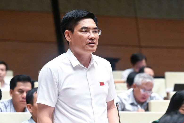 Đại biểu Nguyễn Thanh Hải (đoàn Thành phố Huế) phát biểu