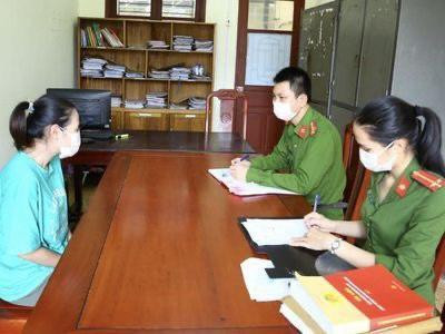 Đối tượng Hà Tú Oanh tại cơ quan công an