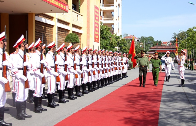 Bộ trưởng Tô Lâm duyệt đội danh dự Trường Cao đẳng CSND I