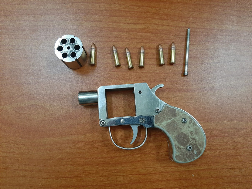 Khẩu súng của Chiến "thiềng" bị lực lượng Công an thu giữ