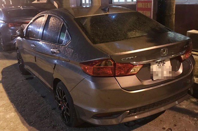 Xe ô tô các đối tượng dùng chở anh Bách