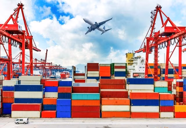 Xuất nhập khẩu hàng hóa những ngày đầu năm tăng so với cùng kỳ