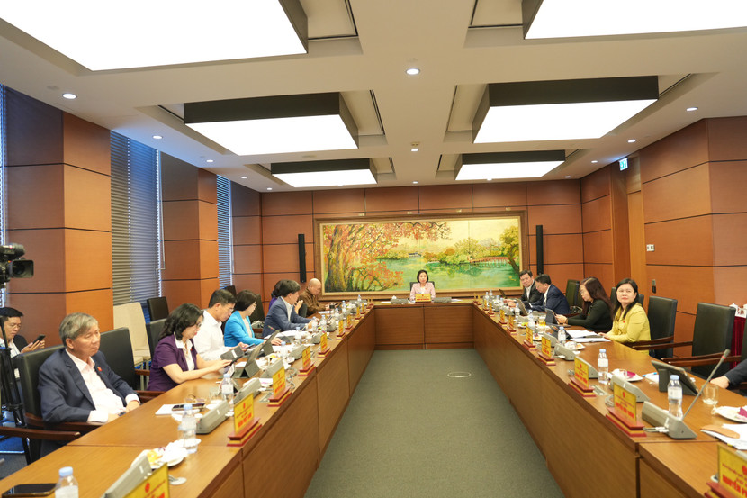 Quang cảnh phiên thảo luận tổ Quang cảnh phiên thảo luận tổ