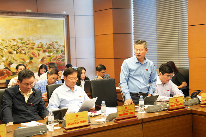 Đại biểu Nguyễn Phi Thường (đoàn Hà Nội) thảo luận Đại biểu Nguyễn Phi Thường (đoàn Hà Nội) thảo luận