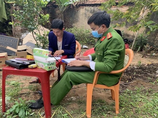 Cảnh sát lập biên bản chủ vườn Cảnh sát lập biên bản chủ vườn