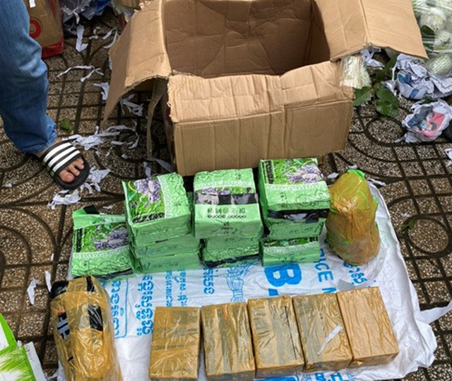 Số ma túy thường được ngụy trang trong các thùng carton đựng trái cây để qua mắt lực lượng chức năng