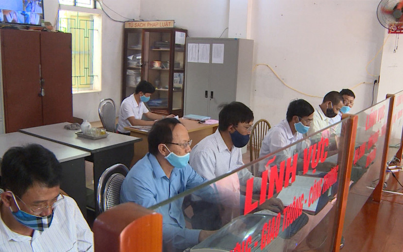 Bộ Nội vụ đề xuất sửa đổi tiêu chuẩn đối với cán bộ, công chức cấp xã (ảnh minh họa) Bộ Nội vụ đề xuất sửa đổi tiêu chuẩn đối với cán bộ, công chức cấp xã (ảnh minh họa)