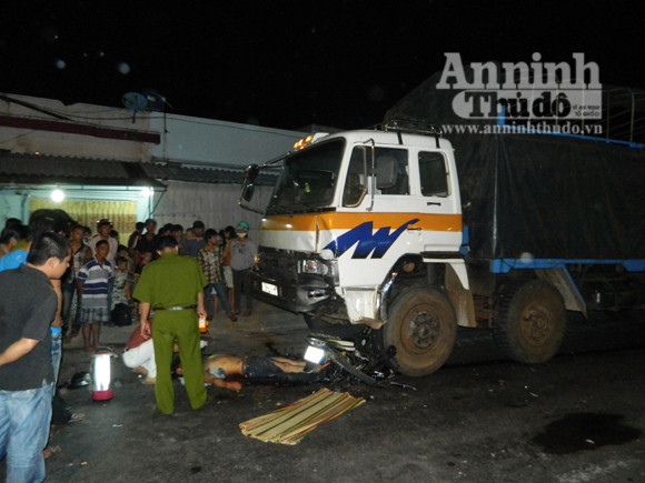 Đâm xe nát bét, 2 thanh niên chết thảm ảnh 1