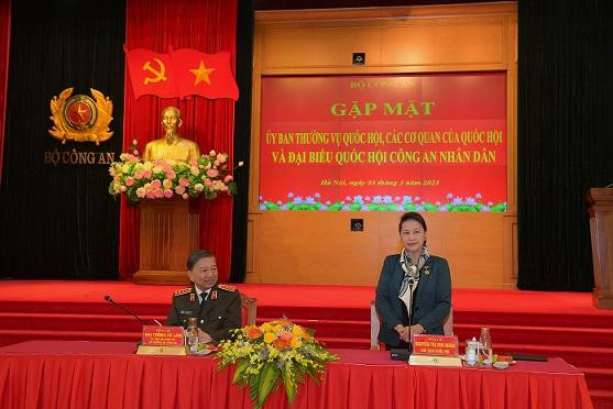 Chủ tịch Quốc hội Nguyễn Thị Kim Ngân phát biểu tại buổi gặp mặt.