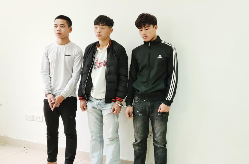 3 đối tượng hiện đang bị tạm giữ hình sự tại CAQ Nam Từ Liêm 3 đối tượng hiện đang bị tạm giữ hình sự tại CAQ Nam Từ Liêm