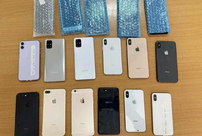 Tang vật các vụ án cướp giật tài sản được CSHS - CATP Hà Nội thu giữ qua các vụ án