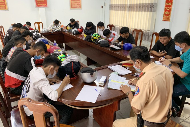 Nhóm đối tượng trú tại các huyện Châu Thành, Châu Phú, Thoại Sơn, Chợ Mới và TP Long Xuyên (tỉnh An Giang) Nhóm đối tượng trú tại các huyện Châu Thành, Châu Phú, Thoại Sơn, Chợ Mới và TP Long Xuyên (tỉnh An Giang)