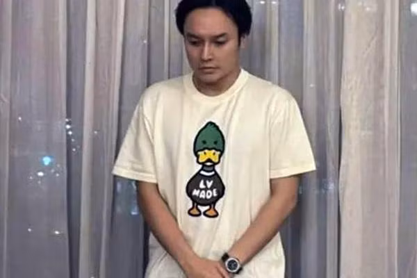 "Tú ông" Lê Hoàng Long trong đường dây bán dâm giá 15.000 USD "Tú ông" Lê Hoàng Long trong đường dây bán dâm giá 15.000 USD