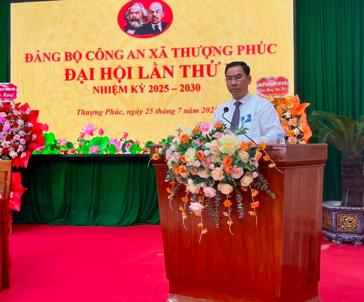 Đồng chí Tạ Hữu Thọ – Bí thư Đảng ủy, Chủ tịch Hội đồng nhân dân xã phát biểu tại đại hội