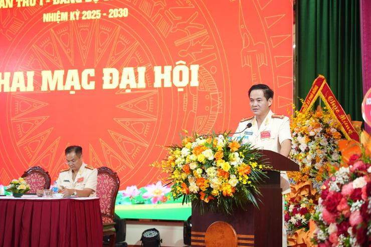 Thượng tá Nguyễn Ngọc Hồi - Bí thư Đảng ủy, Trưởng công an xã Phù Đổng phát biểu tại Đại hội