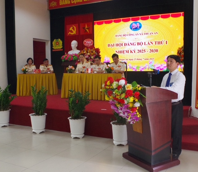 Đồng chí Trương Văn Học – Bí thư Đảng ủy, Chủ tịch HĐND xã Thuận An phát biểu chỉ đạo Đại hội