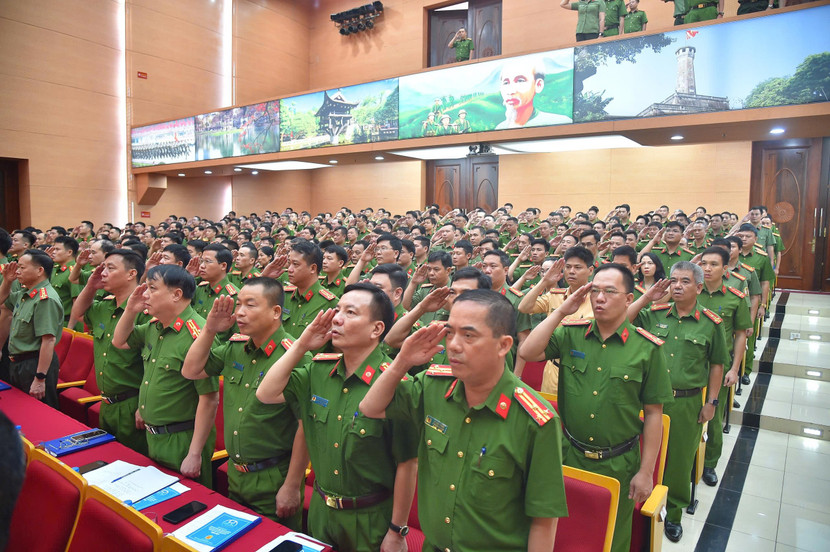 Hội nghị thực hiện nghi lễ chào cờ trước khi khai mạc