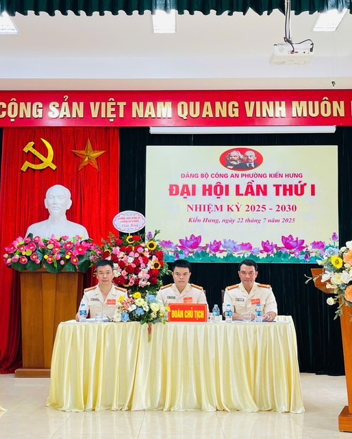 Đại hội diễn ra khẩn trương, khoa học, bài bản và đoàn kết Đại hội diễn ra khẩn trương, khoa học, bài bản và đoàn kết