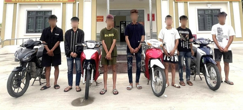 Nhóm thanh thiếu niên cùng phương tiện bị thu giữ tại cơ quan Công an