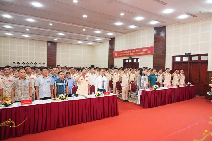 Đại hội thực hiện nghi thức chào cờ trước khi tiến hành