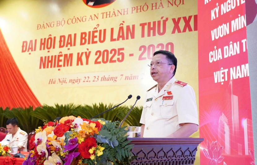 Thiếu tướng Nguyễn Hồng Ky - Phó Giám đốc, thành viên Đoàn Chủ tịch phát biểu tại Phiên họp trù bị...