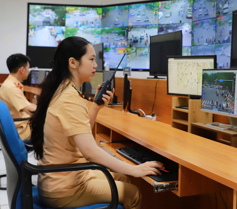 Trung tâm chỉ huy giao thông, Phòng CSGT giám sát chặt chẽ các diễn biến, kịp thời thông tin, phối hợp giải quyết các sự cố. Trung tâm chỉ huy giao thông, Phòng CSGT giám sát chặt chẽ các diễn biến, kịp thời thông tin, phối hợp giải quyết các sự cố.