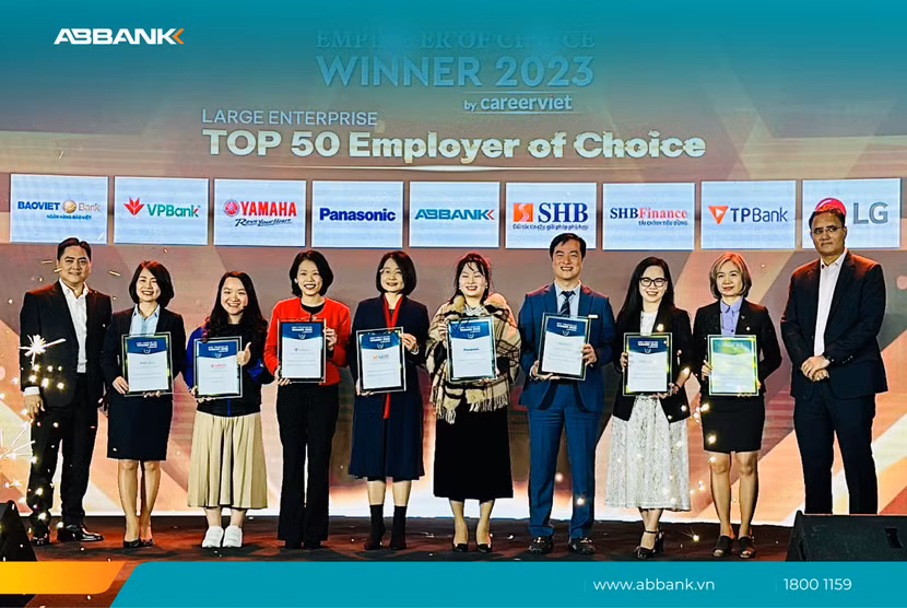 ABBANK được vinh danh vị trí thứ 8 trong Top 10 Nhà tuyển dụng được yêu thích ngành Tài chính – Ngân hàng – Chứng khoán. ABBANK được vinh danh vị trí thứ 8 trong Top 10 Nhà tuyển dụng được yêu thích ngành Tài chính – Ngân hàng – Chứng khoán.