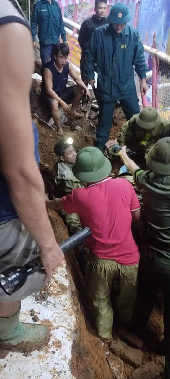 Lực lượng chức năng tìm kiếm cứu nạn