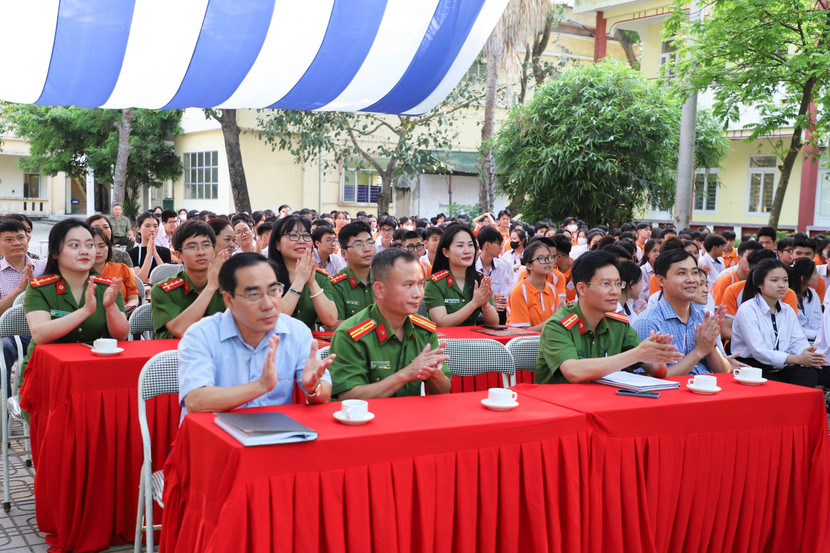Nhiều hội nghị liên quan đến Luật Căn cước, xác thực định danh điện tử...được CAH Thường Tín phối hợp tổ chức Nhiều hội nghị liên quan đến Luật Căn cước, xác thực định danh điện tử...được CAH Thường Tín phối hợp tổ chức