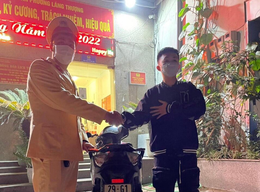 Anh Lập vui mừng cảm ơn CSGT Anh Lập vui mừng cảm ơn CSGT