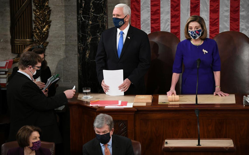 Phó Tổng thống Mỹ Mike Pence và Chủ tịch Hạ viện tại phiên họp Quốc hội ngày 6-1