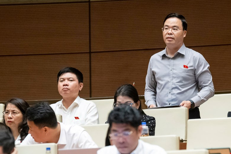 Đại biểu Trần Văn Khải (đoàn Hà Nam) phát biểu