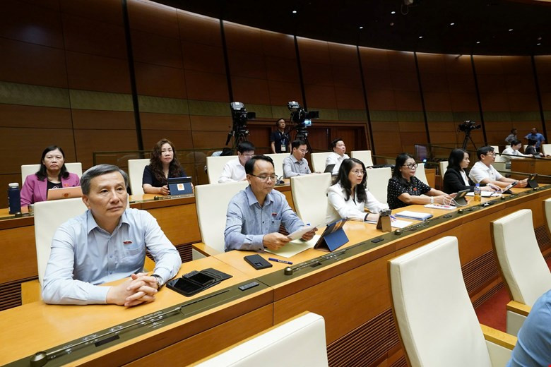 Quang cảnh phiên họp