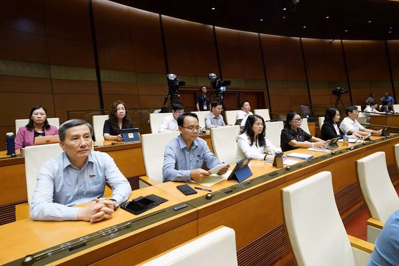 Quang cảnh phiên họp