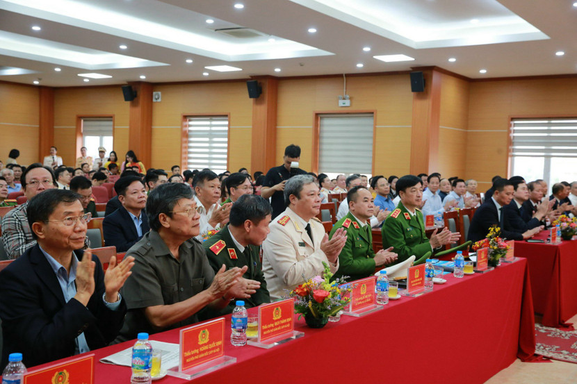 Các đồng chí lãnh đạo, đại biểu dự buổi lễ Các đồng chí lãnh đạo, đại biểu dự buổi lễ