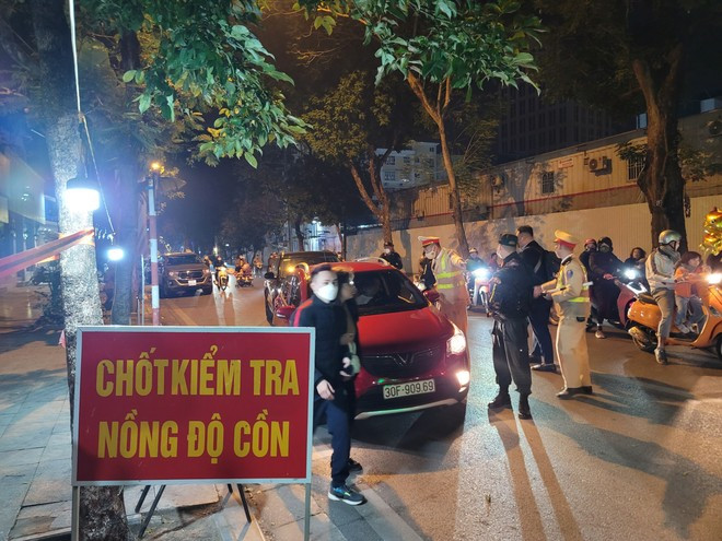 Chỉ cần có nồng độ cồn trong máu hoặc đường thở, người điều khiển phương tiện sẽ bị phạt hành chính. Chỉ cần có nồng độ cồn trong máu hoặc đường thở, người điều khiển phương tiện sẽ bị phạt hành chính.