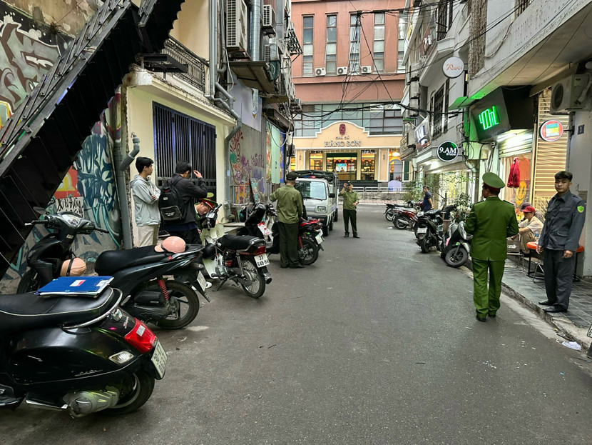 Những khu vực "nóng" đều có tổ tuần tra đi bộ tuyên truyền, nhắc nhở Những khu vực "nóng" đều có tổ tuần tra đi bộ tuyên truyền, nhắc nhở