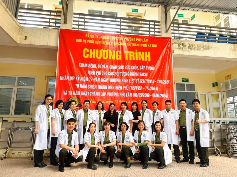 Hình ảnh đẹp những chiến sỹ Công an khoác blouse trắng