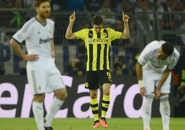 Một mình Lewandowski che mờ "giải ngân hà" ảnh 1