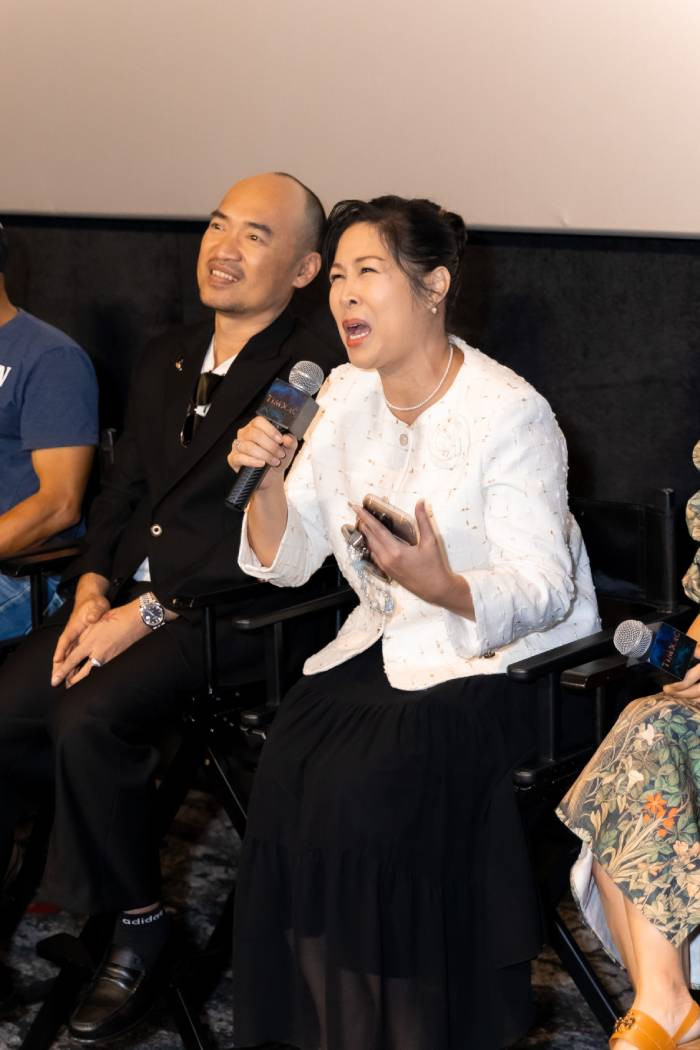 NSND Hồng Vân hài hước cho biết sau "Tìm xác - Ma không đầu" chị có thể đóng phim hành động được NSND Hồng Vân hài hước cho biết sau "Tìm xác - Ma không đầu" chị có thể đóng phim hành động được